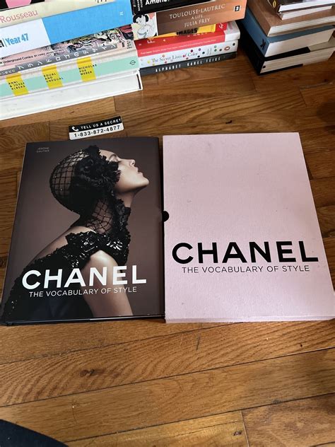 Chanel:The Vocabulary of Style Hardcover – 1 October 2011